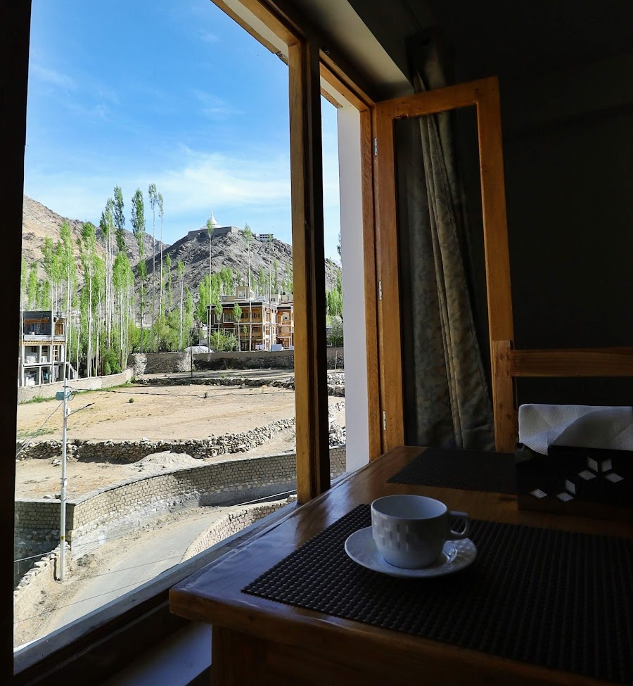 Mountain View Lounge